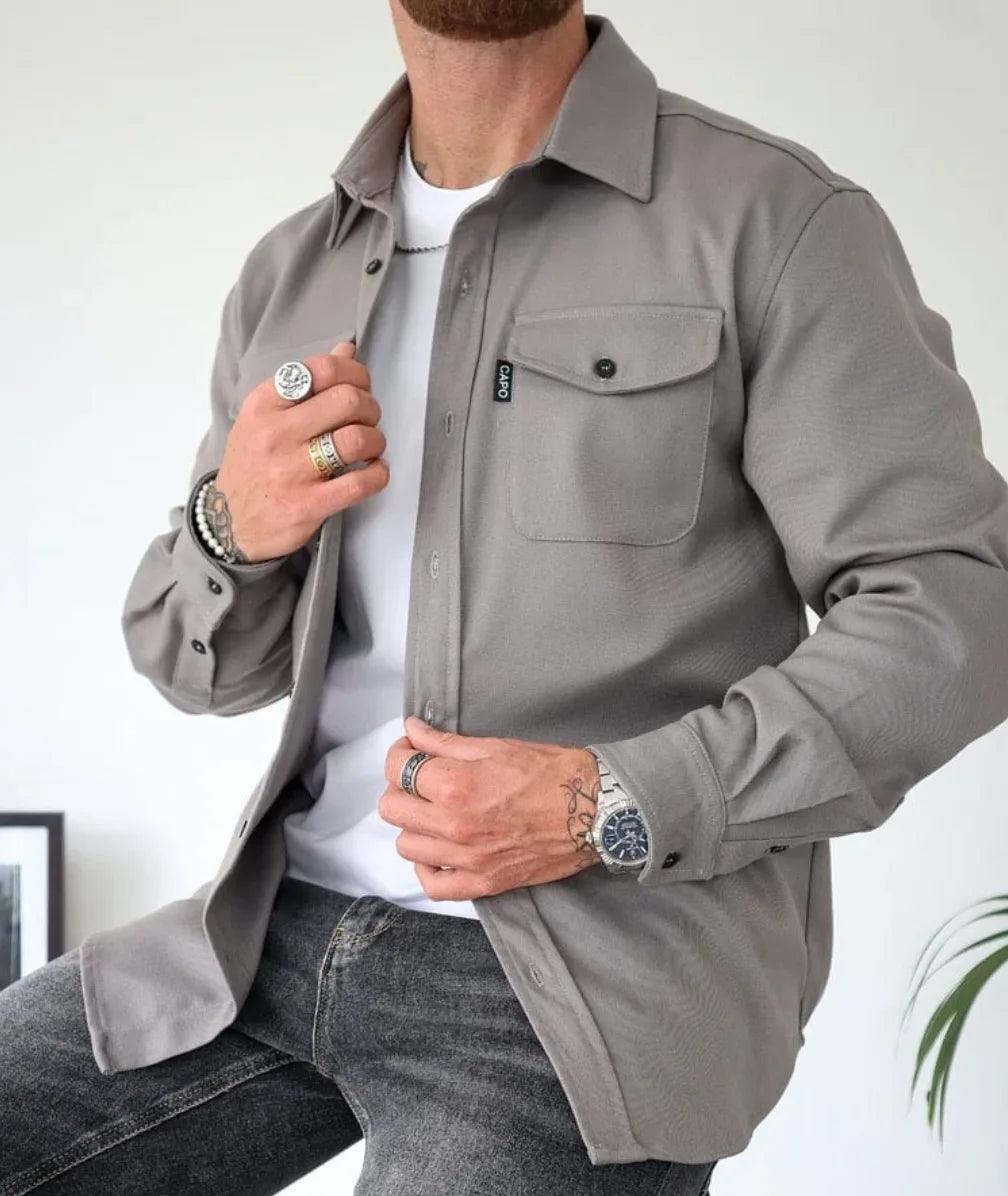 Long-sleeve overshirt with two buttoned chest pockets and shirt collar