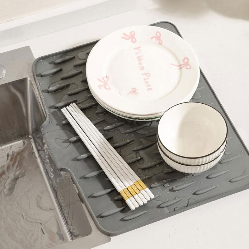 Textured silicone kitchen drying and heat protection mat