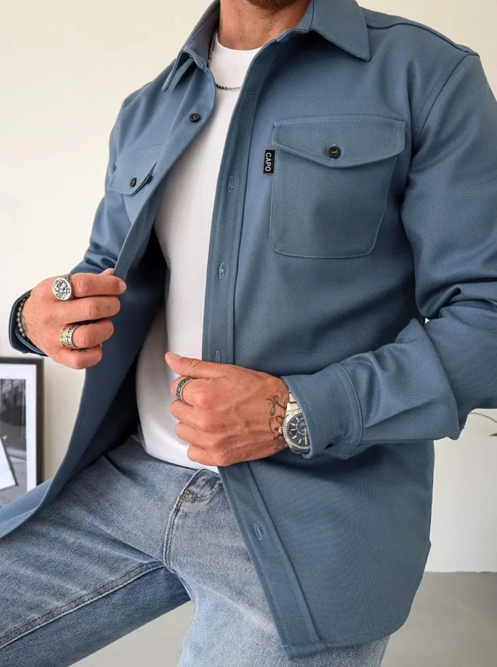 Long-sleeve overshirt with two buttoned chest pockets and shirt collar