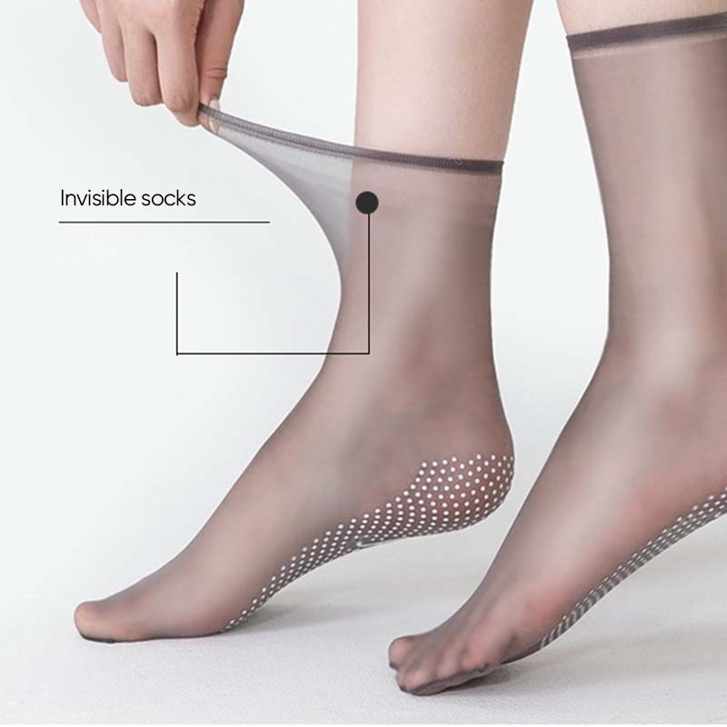 Low-cut invisible socks with textured non-slip sections