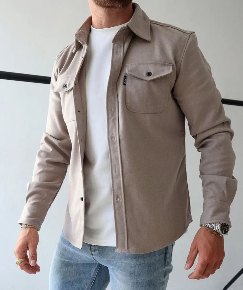 Long-sleeve overshirt with two buttoned chest pockets and shirt collar