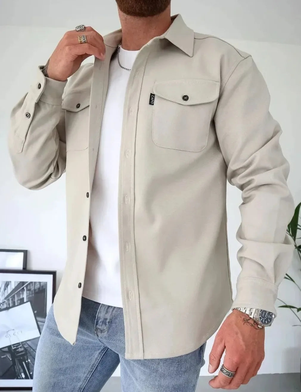 Long-sleeve overshirt with two buttoned chest pockets and shirt collar