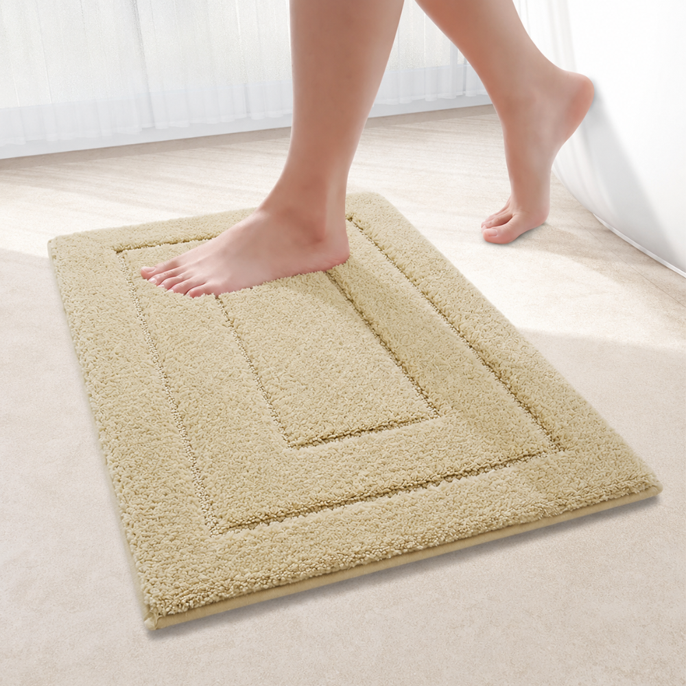 Textured rectangular non-slip microfibre bath mat with raised border