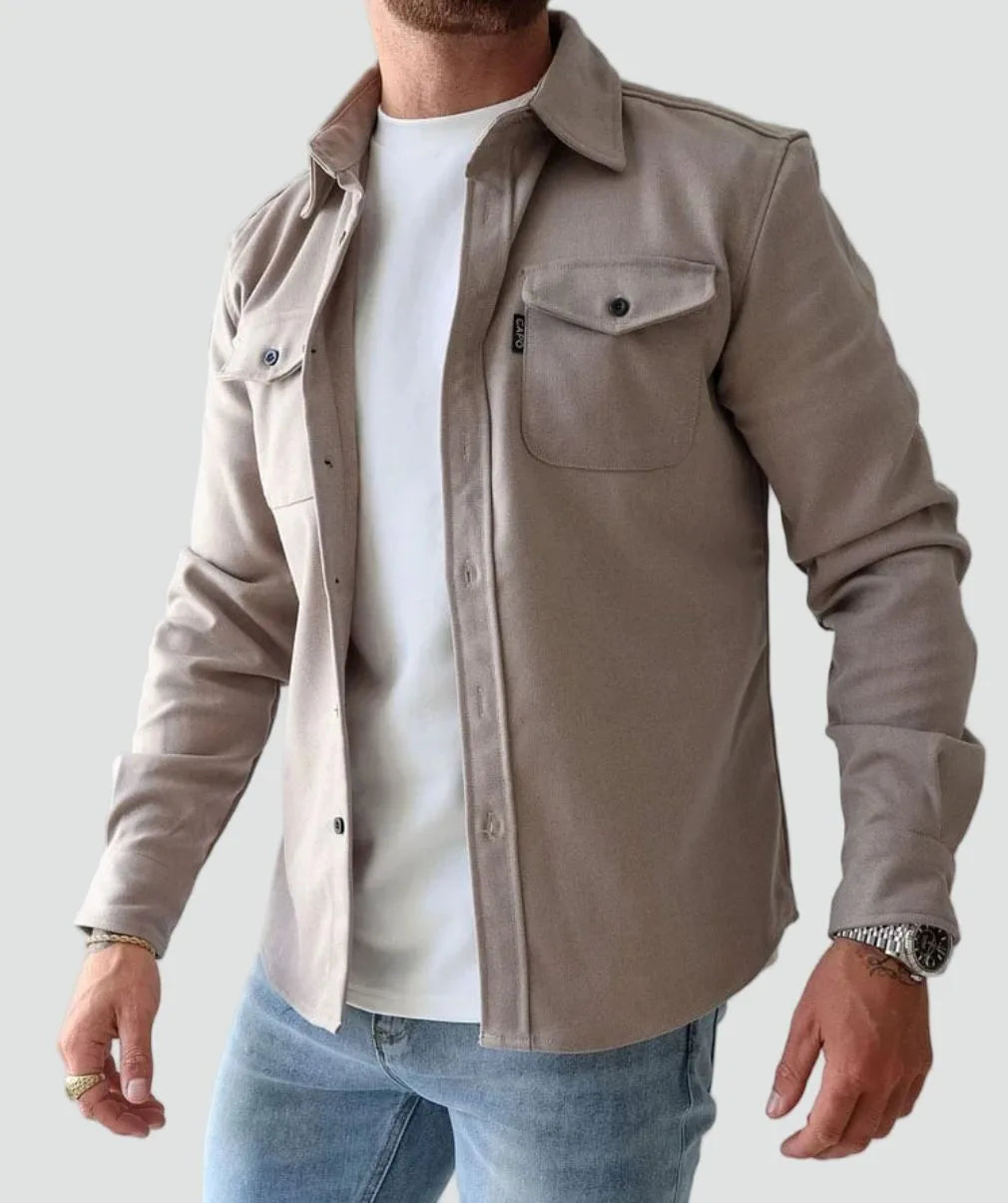 Long-sleeve overshirt with two buttoned chest pockets and shirt collar