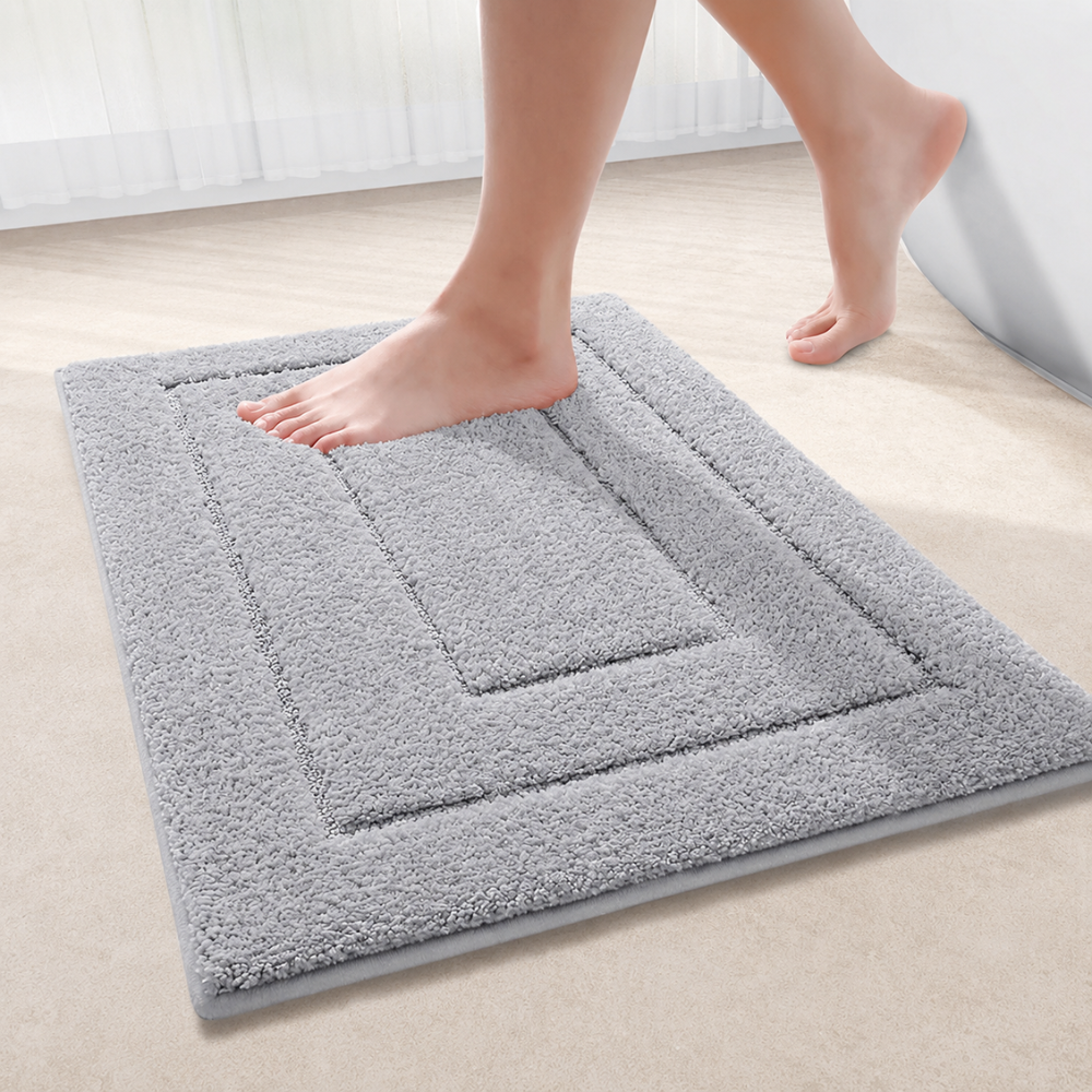 Textured rectangular non-slip microfibre bath mat with raised border