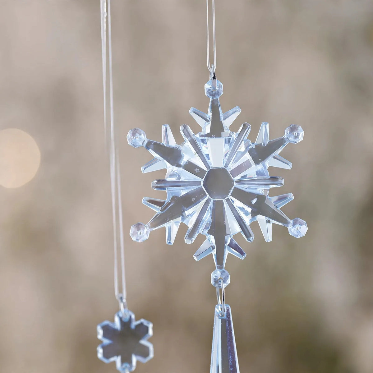 Frostrel - Clear Acrylic Snowflake Hanging Decoration For Christmas Decorating A Christmas Tree With A Sparkly, Clear Finish