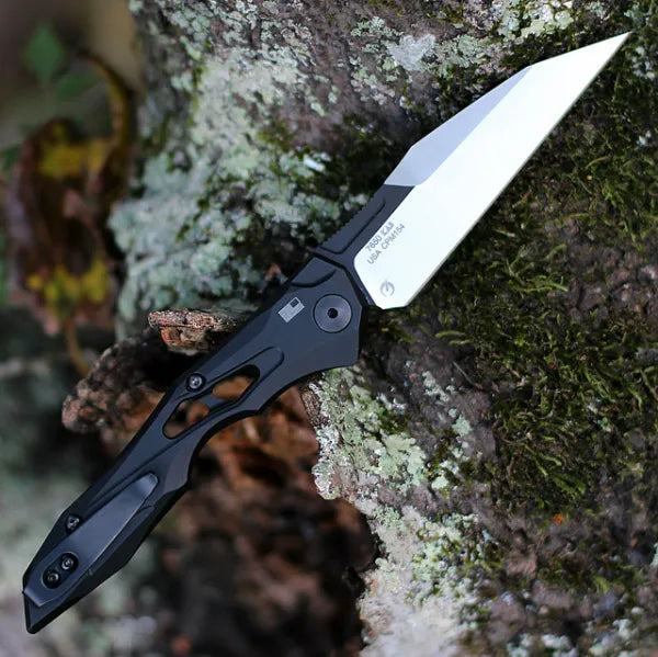Folding utility knife with Wharncliffe blade and pocket clip