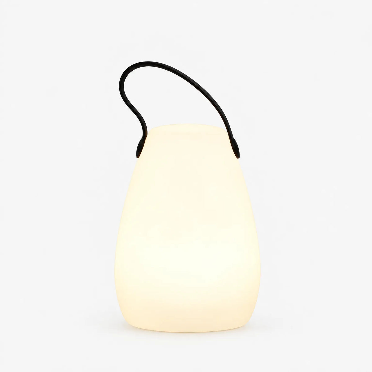 Luminaer - Cordless Table Lamp Lighting An Outdoor Dining Table