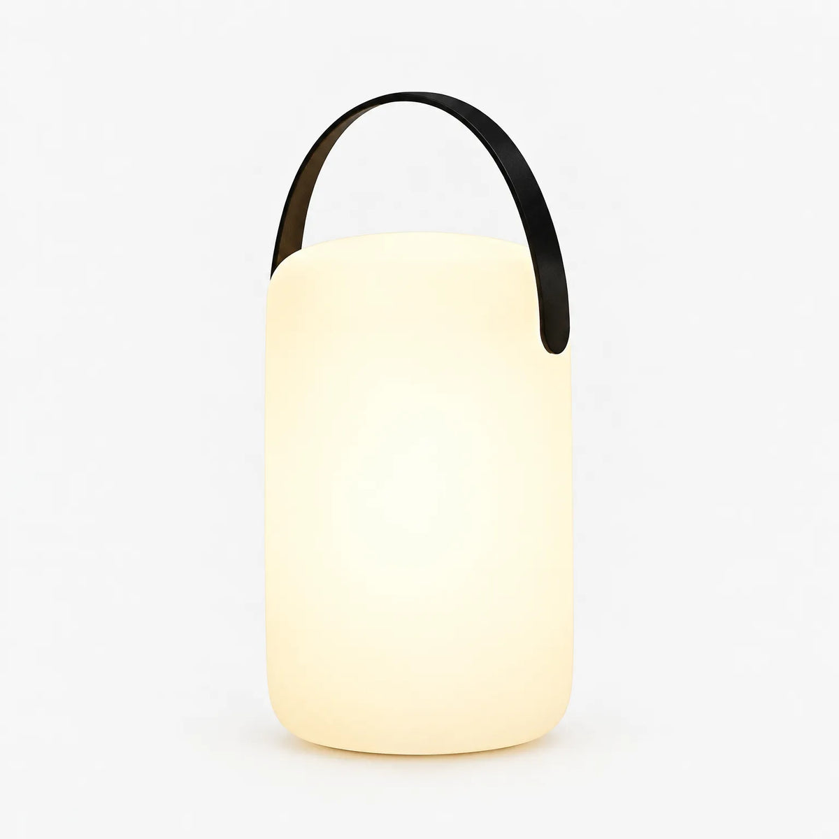 Luminaer - Cordless Table Lamp Lighting An Outdoor Dining Table