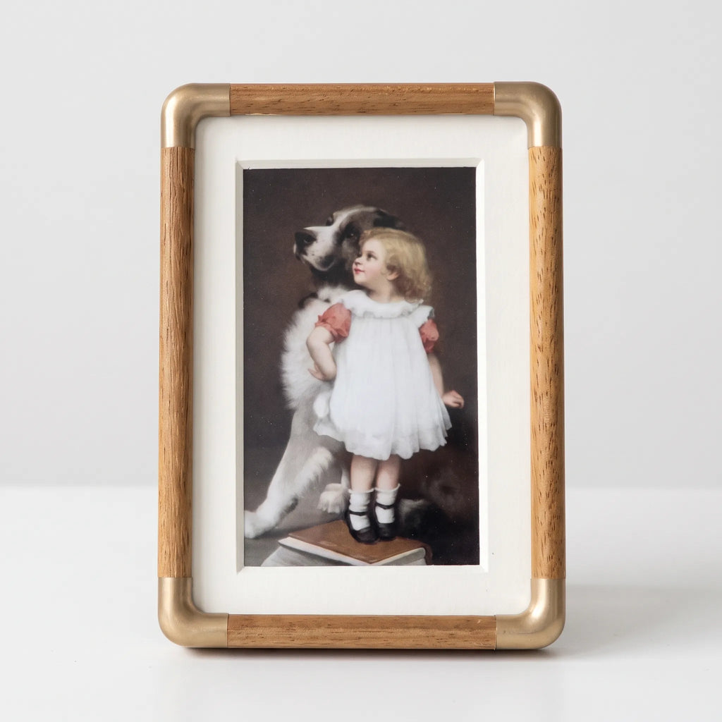 Memoris - Classic Freestanding Photo Frame Displaying Wedding Memories
