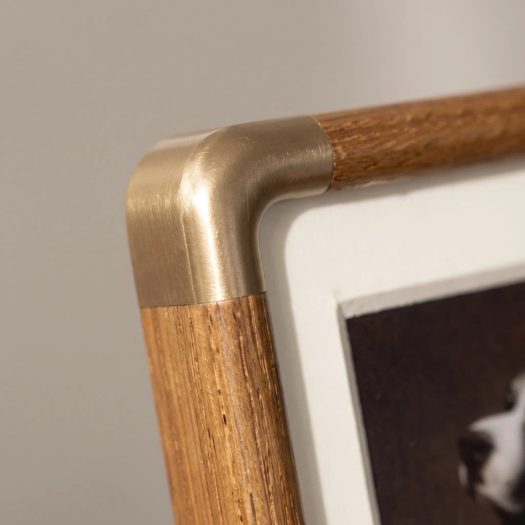 Memoris - Classic Freestanding Photo Frame Displaying Wedding Memories
