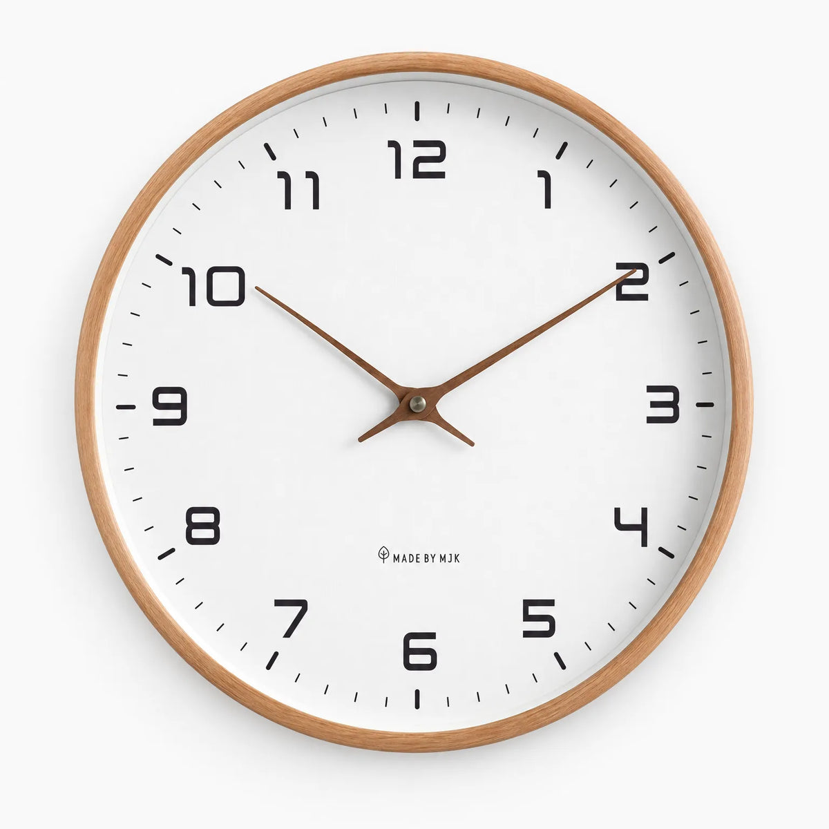 Nyvura - Scandinavian Minimalist Round Wall Clock Check The Time At A Glance
