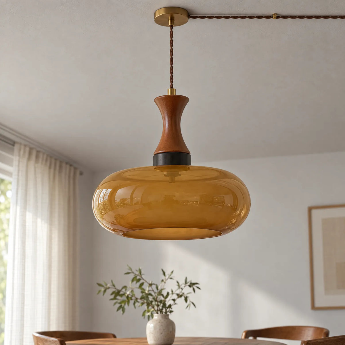Pendaro - Vintage-Style Glass Pendant Lamp Illuminating Dark Corners