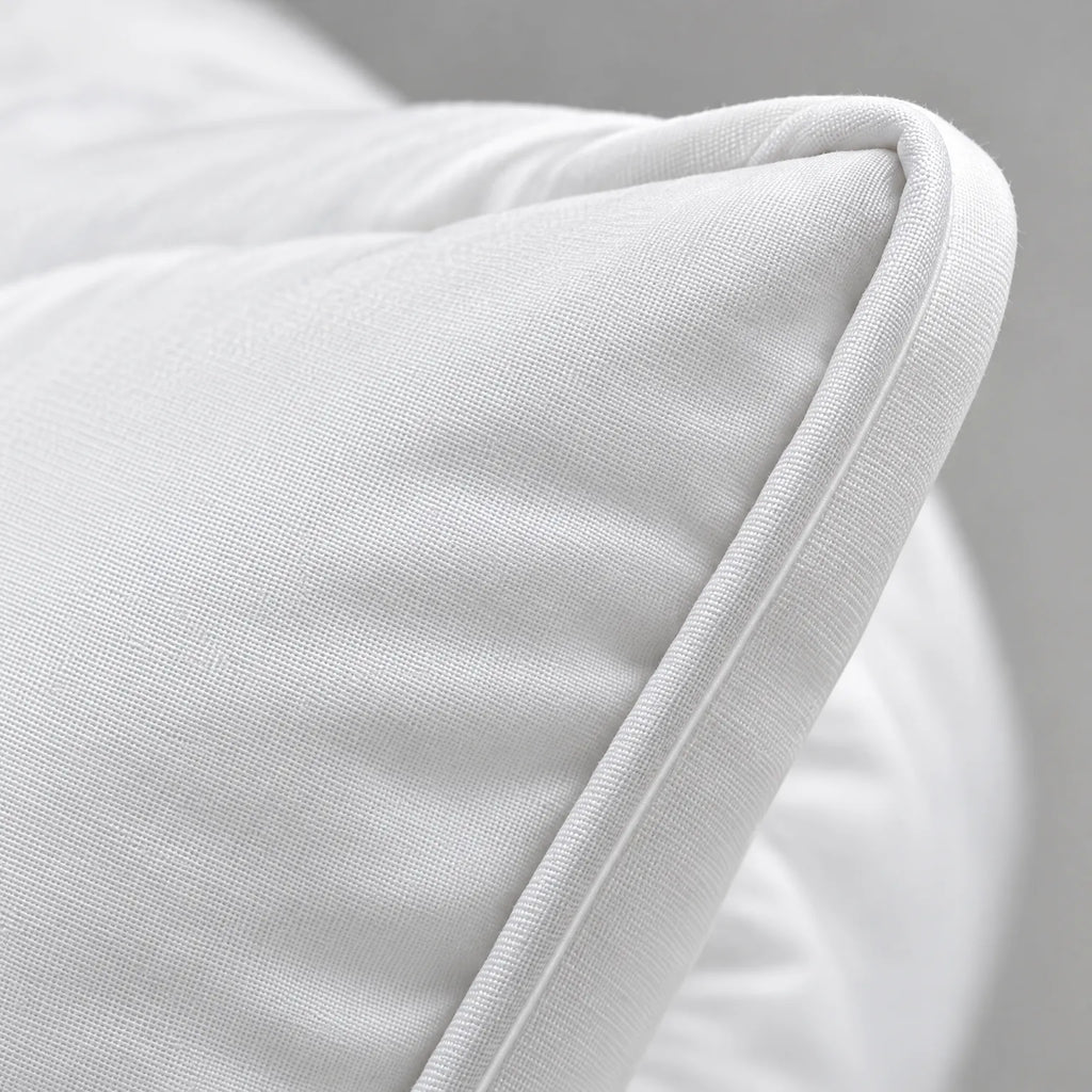 Plumoso - Tufted Down Pillow Supporting The Neck