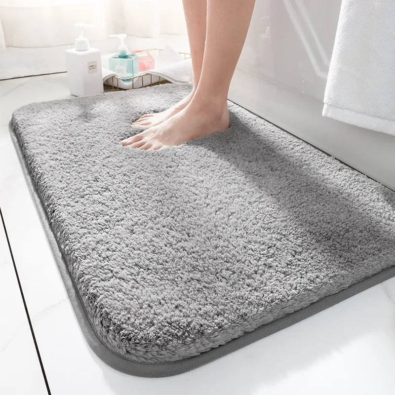 Plush rectangular bathroom mat with soft pile, rounded corners and bound edging