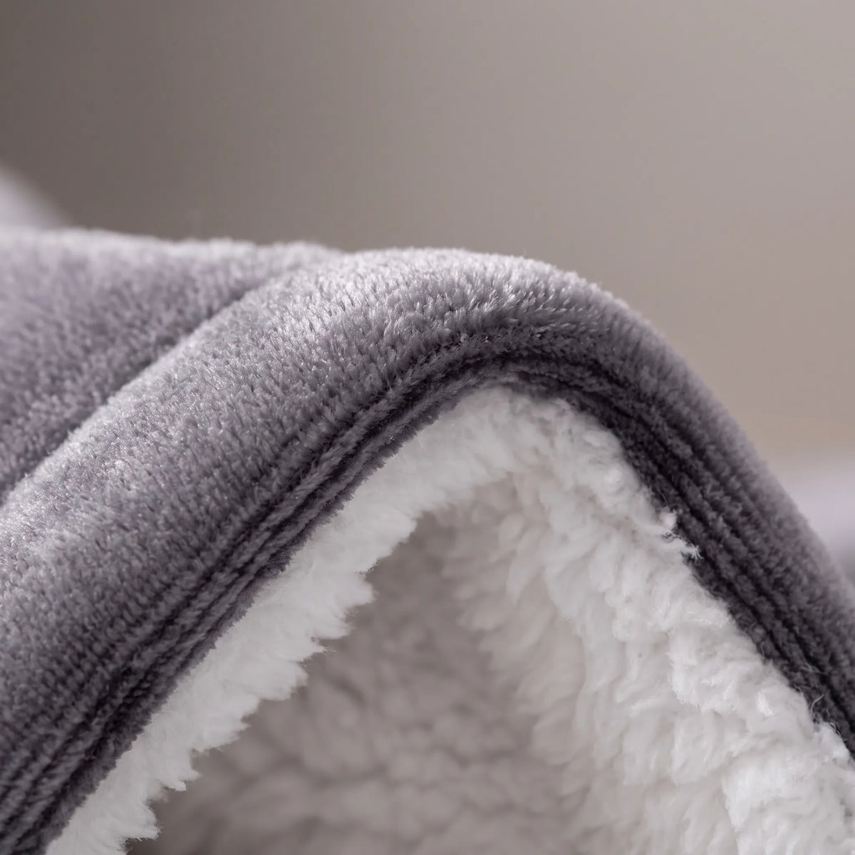 SnugglySoft - Double-Sided Contemporary Sherpa Throw Blanket Couch Lounging