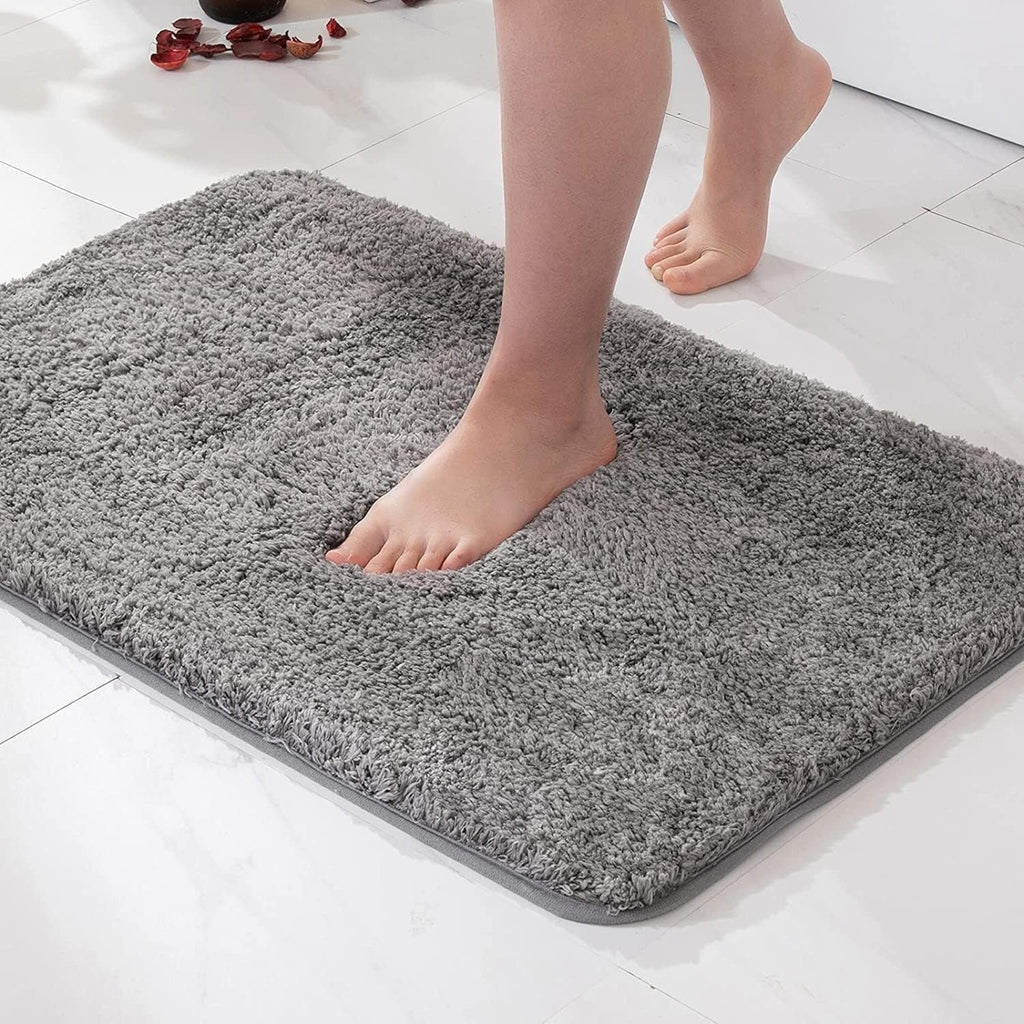 Plush pile rectangular bathroom mat with rounded corners