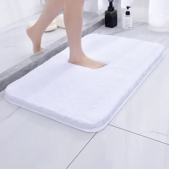 Plush pile rectangular bathroom mat with rounded corners