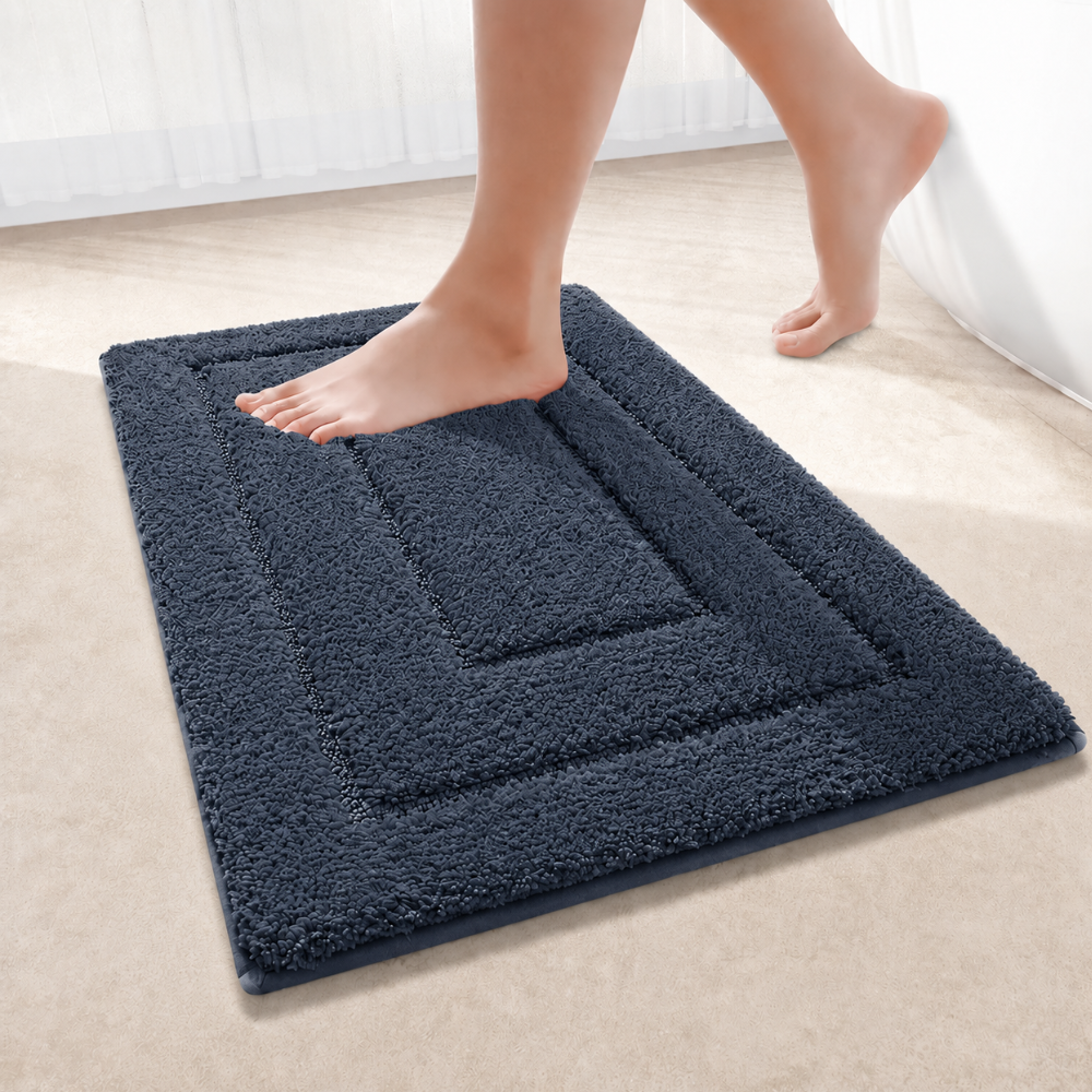 Textured rectangular non-slip microfibre bath mat with raised border