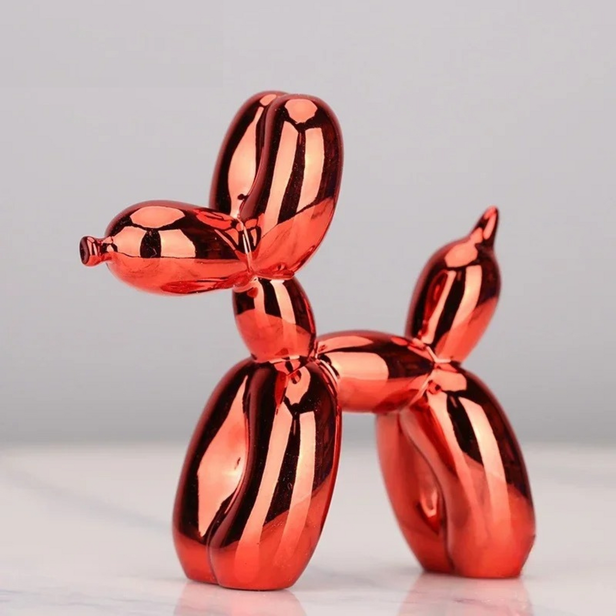 Reflective balloon dog sculpture ornament