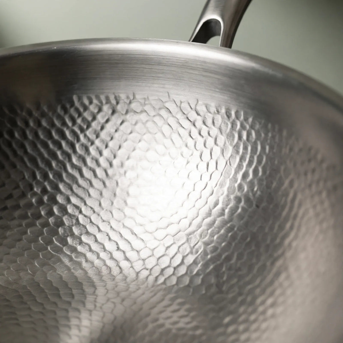 Varniko - Flat-Bottom Textured Cooking Wok Flash-Frying Crunchy Vegetables Over High Heat