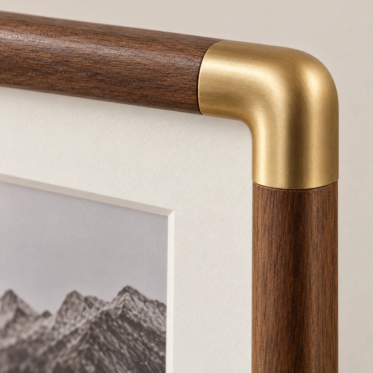 Vident - Wooden Photo Frame Displaying Family Portraits