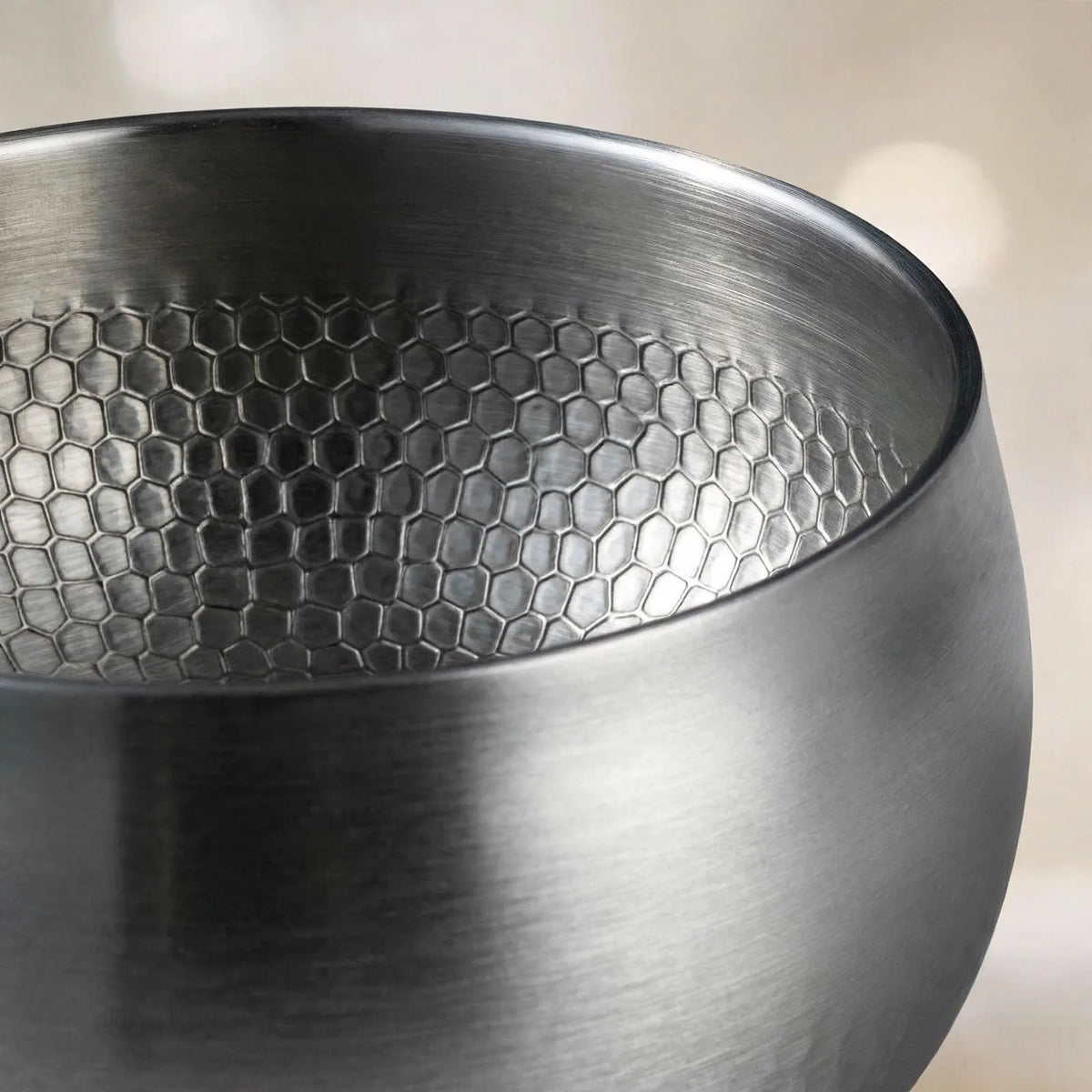 Vondura - Deep Round Hammered Cooking Pot Simmering Hearty Soups And Slow-Cooked Stews