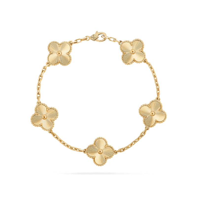 Adjustable clover charm bracelet with polished metal chain